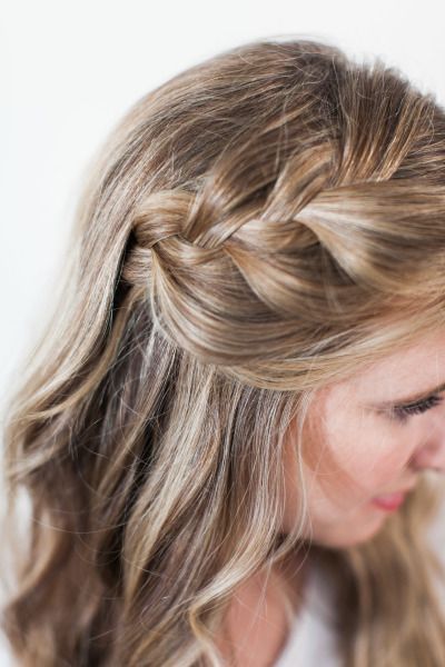 Side braid: http://www.stylemepretty.com/2015/06/09/bridal-beauty-side-braid-with-a-loose-twist/ | Photography: Ruth Eileen - http://rutheileenphotography.com/ Side Braid With Curls, Loose Side Braids, Bridal Hairstyles With Braids, Side Braid Hairstyles, French Braid Hairstyles, Braids With Curls, Penteado Cabelo Curto, Long Blonde, Side Braid