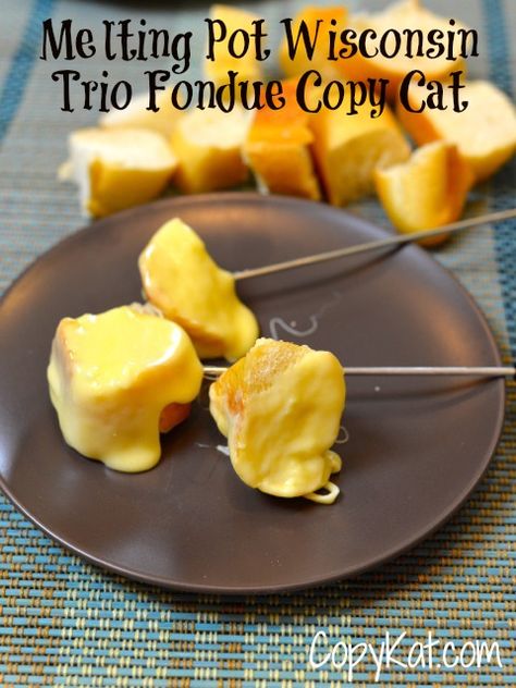 Make you own Melting Pot Wisconsin Trio recipe at home, it is easy to make, and there is no need to go out for this special fondue. Fondue At Home, Melting Pot Recipes, Swiss Fondue, Fondue Restaurant, Fondue Night, Fondue Recipes Cheese, The Melting Pot, Fondue Party, Fondue Recipes