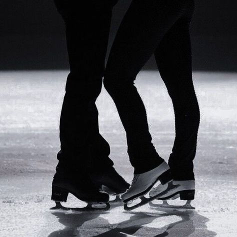 Spinning Out Aesthetic, Yuri On Ice Aesthetic, Skater Couple, Pairs Figure Skating, Virtue And Moir, Tessa And Scott, Skating Aesthetic, Skater Aesthetic, Ice Skaters