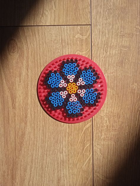 Pyssla Ideas, Ironing Beads, Melt Beads Patterns, Melty Bead Patterns, Easy Perler Beads Ideas, Diy Perler Bead Crafts, Candy Crafts, Hama Beads Patterns, Diy Perler Beads