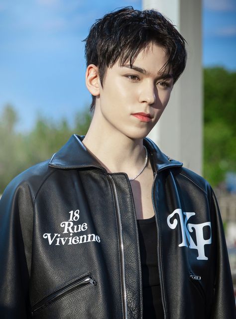 Vernon seventeen #kpop Vernon Svt, Leonardo Dicaprio Photos, Chwe Hansol, Hansol Vernon, Vernon Hansol, Vernon Chwe, Vernon Seventeen, Kenzo Paris, Jackie Chan