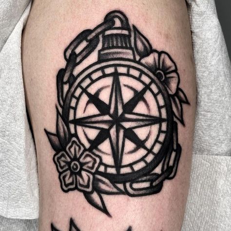 91 Optical Phantasm Tattoos With Eye And Thoughts-Bending Designs Check more at https://howcandothis.com/manstyle/91-optical-phantasm-tattoos-with-eye-and-thoughts-bending-designs-23/ Compas Tattoo, Traditional Compass Tattoo, Traditional Tattoo Black And Grey, Austin Tattoo, Traditional Black Tattoo, Optical Illusion Tattoos, Illusion Tattoos, Engraving Tattoo, Hourglass Tattoo