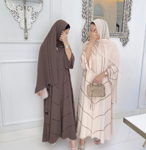 #abayastyle #abaya #modest Elegant Abaya Designs, Hijabstyle Outfits, Eid Abaya, Black Abaya Designs, Casual Abaya, Abaya Designs Latest, Modern Abaya, Abaya Fashion Dubai, Hijabista Fashion