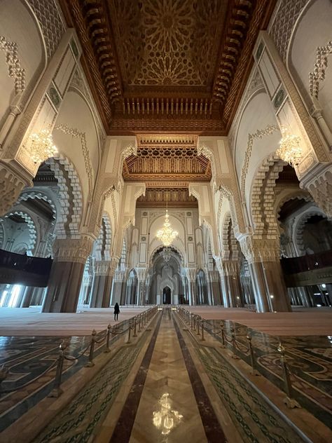 Arabic Palace, Morrocan Aesthetic, Moroccan Palace, Arab Core, Arabic Architecture, Moroccan Houses, Morocco Aesthetic, Moroccan Aesthetic, Moroccan Architecture