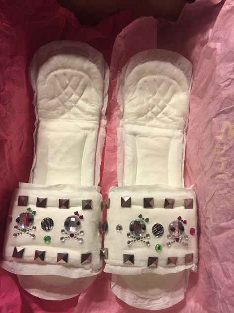 Maxi pad slippers- Dirty Santa gift Maxi Pad Slippers, Dirty Santa Gifts, Broken Humor, Maxi Pad, Period Pads, Fake Life, Real Funny, Weird Images, Weird Stuff