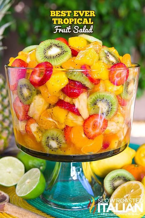 Easy Fruit Salad Recipes, Tropical Fruit Salad, Best Fruit Salad, Dressing For Fruit Salad, Fruit Salad Easy, The Slow Roasted Italian, Decorações Com Comidas, Fresh Fruit Salad, Best Salad Recipes