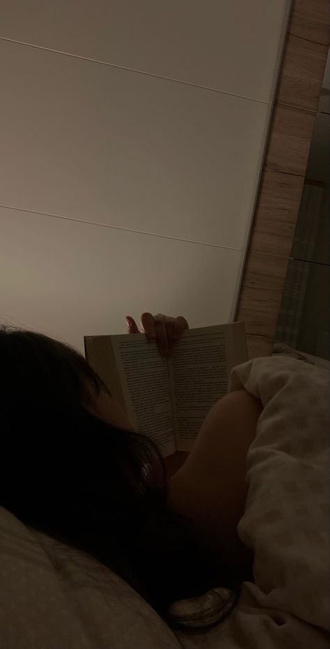 Reader Girl, Girl Reading Book, Coquette Core, Reading Motivation, Quiet Girl, Stars Space, Girl With Brown Hair, Reading Aesthetic, Quiet Life