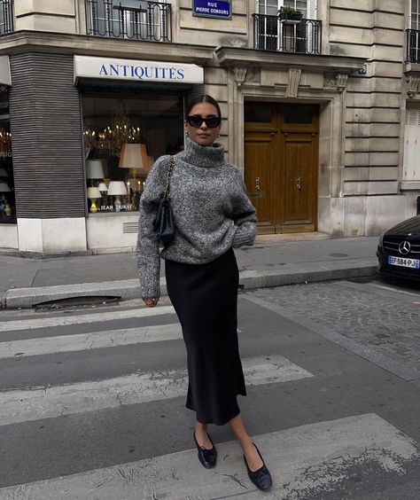 Long black skirt grey turtleneck sweater  black shoes Grey Turtleneck Outfit, Emelie Lindmark, Skirt Outfit Fall, Black Satin Skirt, Satin Skirt Outfit, Corporate Life, Classy Fall Outfits, Black Skirt Outfits, Rok Outfit