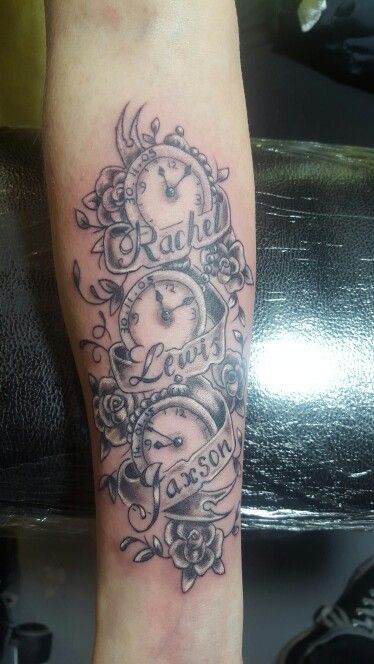 3 Clock Tattoo Design, Tattoo Ideas For Children, Birth Clock Tattoo, Clock Tattoo Ideas, Tattoos For Childrens Names, Tattoo Scroll, Family Name Tattoos, Ripped Skin Tattoo, Clock Tattoos