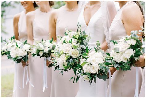 3 tips for how to hold your bouquet to ensure you show off your flowers and your dress in the best way possible. Wedding Checklist, Bridesmaid Flowers, Bridesmaid Bouquet, Hold You, Taking Pictures, Show Off, Bridal Bouquet, Wedding Flowers, Wedding Planning