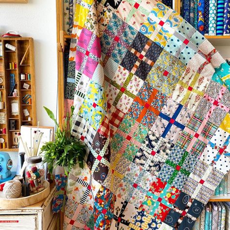 Emma Di Stefano on Instagram: “My ‘Crossroads’ quilt has been a star performer this year - something about the mix of fabrics, the red centres and the quick machine sew I…” Crossroads Quilt, Plus Quilt, Cross Quilt, Quilts Patterns, Block Quilt, Scrap Quilt Patterns, Pretty Quilt, The Crossroads, Pdf Quilt Pattern