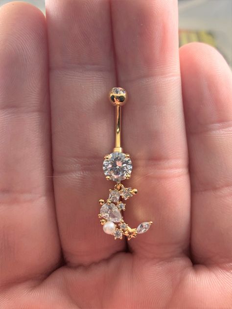 Golden Dangly moon Belly ring..14g..10mm Golden Belly Piercing, Chain Pendant Designs Gold, Gold Belly Piercing, Gold Belly Button Piercing, Gold Belly Rings, Cute Belly Rings, Bellybutton Piercings, Belly Button Piercing Jewelry, Belly Piercing Jewelry