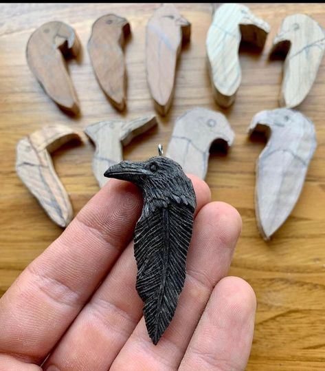 Raven pendant by @woodzard. #woodcarving #carving #whittle #dailywoodcarving | Instagram Crow Wood Carving, Raven Wood Carving, Simple Wood Carving Ideas For Beginners, Simple Carving Ideas, Wood Carved Pendants, Things To Make Out Of Wood, Small Wood Carving Ideas, Carving Ideas Wood, Easy Woodcarving