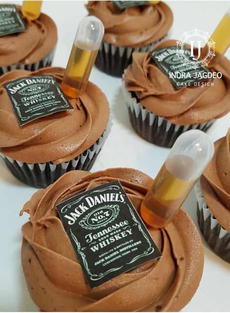 Alcohol Infused Cupcakes Whisky Party Decorations, Alcohol Infused Chocolate, Whiskey Themed Birthday Party, Jack Daniels Cupcakes, Festa Jack Daniels, Infused Chocolate, Boozy Cupcakes, Cakes Decorated, 60th Bday