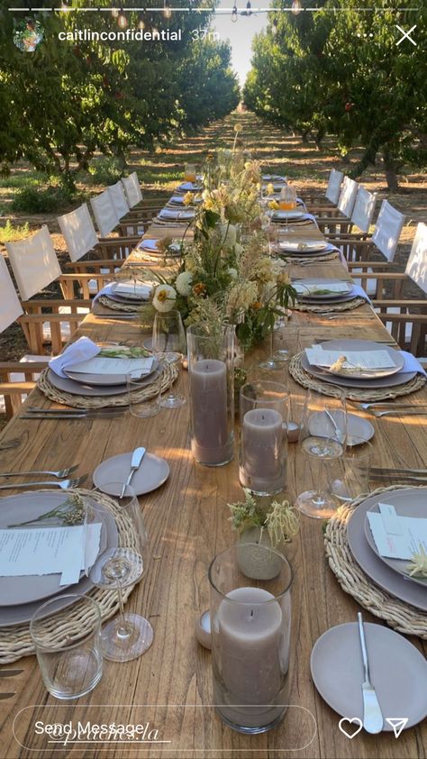 Country Table Setting Ideas, Table Settings Ideas, Table Decorations For Home, Fancy Party Decorations, Outdoor Graduation, Simple Table Settings, Stile Boho Chic, Forest Theme Wedding, Joshua Tree Wedding