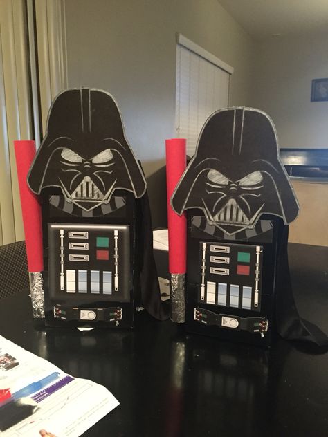 Darth Vader Valentine Boxes Star Wars Valentines Box, Vader Wallpaper, Girls Valentines Boxes, Valentine Boxes For School, Kids Valentine Boxes, Pinterest Valentines, Valentine Card Box, Star Wars Valentines, Valentine Mailbox