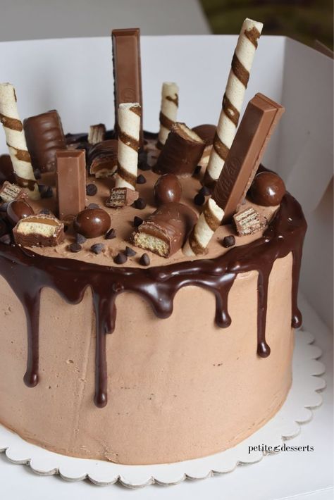 Cocholate Cake, Baileys Buttercream, Baileys Cake, Chocolate Cake Designs, 21st Birthday Cakes, Chocolate Cake Decoration, Birthday Cake Chocolate, Drip Cake, Pretty Birthday Cakes