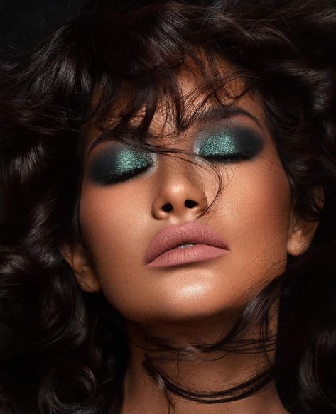 Teal Makeup Looks For Brown Eyes, Turquoise Makeup, Turquoise Eyeshadow, Teal Makeup, Nabla Cosmetics, Green Eye Makeup, Sultry Makeup, Halloween Eye Makeup, Green Eye