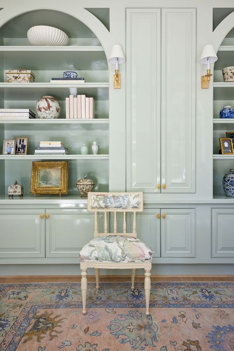 Soft neutral hues and gilded details complement this beautiful Chinoiserie design. A lovely and traditional accent piece for any room. Please allow 3-5 business days for order processing and 1-2 weeks for shipping. All sales final Traditional Built In Bookshelves, French Hutch, Thomas Pheasant Interiors, Modern Chinoiserie Dining Room, Built In Bookcase Living Room, Living Room With Bookshelves, Chinoiserie Bookshelf, Grandmillenial China Cabinet, Traditional Southern Home Decor