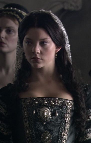 From the TV show: The Tudors Anne Boleyn Natalie Dormer, The Tudors Anne Boleyn, Anne Boleyn The Tudors, Anne Boleyn Aesthetic, Natalie Dormer Anne Boleyn, Tudor Fashion, Tudor Dynasty, Dark Princess, Margaery Tyrell