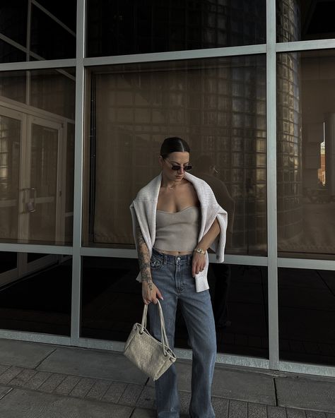 Nothing completes a look better than the perfect handbag, especially when it is handcrafted 🫶🏼 This beauty is from the Lou from @wearemandrn and it comes in 4 colors total 🤎 Pre fall, neutral accessories, summer to fall, ootd, neutral aesthetic, early fall style, pre fall fashion, sophisticated style, MANDRN #mandrn #wearemandrn #prefall #summertofall #sophisticatedstyle #neutralaesthetic #pintereststyle #minimalstyledaily #dailystreetlooks Fashion Sophisticated, Pre Fall Fashion, Fall Ootd, Neutral Accessories, Neutral Aesthetic, Perfect Handbag, Summer To Fall, Early Fall, Fall Style