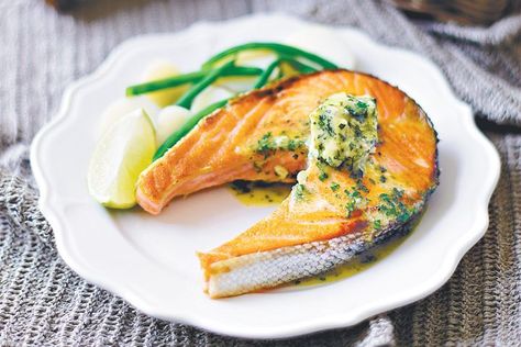 Paleo Seafood Recipes, Friday Dinner, Pan Fried Salmon, Cutlets Recipes, Fried Salmon, Herb Sauce, Salmon Dishes, 15 Minute Meals, Cooking Salmon