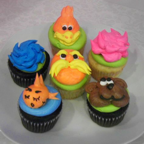 Check out our Dr. Seuss' "The Lorax" cupcakes! Lorax Cupcakes, Cakes For Occasions, Dr Seuss Cupcakes, Seuss Cupcakes, Lorax Birthday, Lorax Party, Dr Seuss Birthday Party, Seuss Party, Cupcake Wars