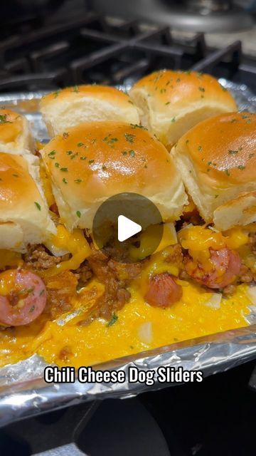 Slider Sandwiches, Chili Cheese Dogs, Easy Brunch Recipes, Cheese Dog, Homemade Chili, Chili Cheese, Easy Brunch, Football Food, Dee Dee