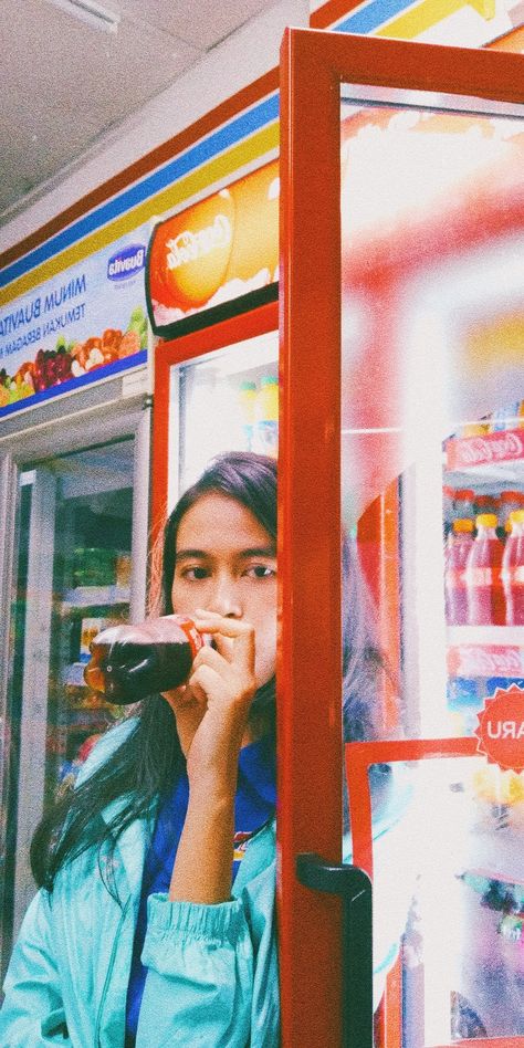 Convenience Store Photoshoot, Supermarket Photoshoot, Tumblr Photoshoot, Gesture Drawing Poses, Creative Fashion Photography, Flash Photo, Street Portrait, Adventure Aesthetic, Shopping Photography