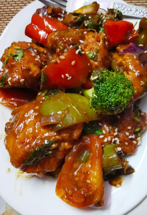 Chinese Chili Chicken, Chilli Chicken Indian, Chinese Chili, Chilli Chicken Recipe, Chicken Vindaloo, Indo Chinese Recipes, Savory Treats, Course Ideas, Chili Chicken