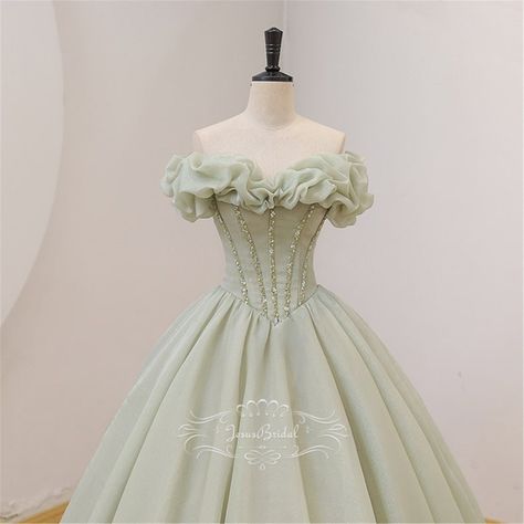 Quinceanera Damas Outfits, Green Fairy Prom Dress, Quinceanera Court Dresses, Sage Green Wedding Dress, Fairy Prom Dress, Green Ball Gown, Short Green Dress, Light Green Dress, Green Wedding Dresses