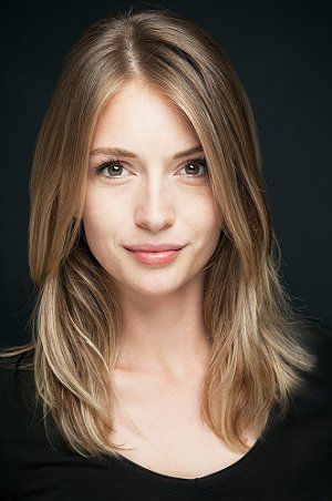 Faces So Beautiful It Hurts - Yasemin Allen list Parisian Hairstyles, Actress Makeup, Facial Contouring, Turkish Drama, Physical Beauty, Glamour Photography, Turkish Beauty, Woman Crush, Turkish Actors