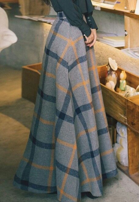 Beautiful skirt. I need it. Tartan Wool Skirt, High Waisted Long Skirt Sewing Pattern, Long Winter Skirt Pattern, Long Wool Skirt Sewing Pattern, Wool Skirts Outfit Winter, Wool Long Skirt, Long Wool Skirt Outfit Winter, Diy Long Skirt Pattern, Wool Skirt Sewing Pattern