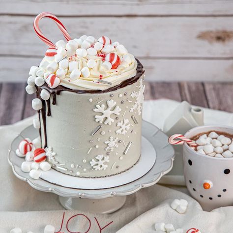 Melissa Newman - CakesByMelle on Instagram: “It’s all about hot cocoa today with the #christmasdrinkscollab... I really couldn’t help myself.  Thanks to the lovely @buttercut_bakery…” Hot Cocoa Cake Design, Hot Cocoa Birthday Cake, Hot Chocolate Birthday Cake, Hot Cocoa Cake, Hot Chocolate Mug Cake, Hot Chocolate Decor, Hot Chocolate Cake, Easy Cupcakes Decoration, Hot Cocoa Party