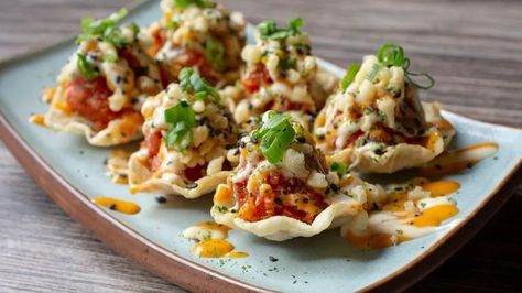 Rice Paper Chips And Ahi Tuna Make For The Ultimate Summer Appetizer Ahi Tuna Crisps, Ahi Tuna Appetizers For Party, Rice Paper Tuna, Rice Paper Chips, Tuna Appetizer, Ahi Tuna Recipe, Homemade Spring Rolls, Summer Appetizer Recipes, Ahi Tuna Poke