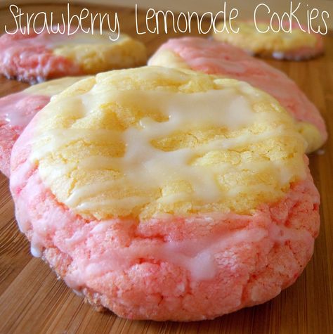 Sunny Days With My Loves - Adventures in Homemaking: Tastes Like Summer: Strawberry Lemonade Cookies Lemonade Cookies Recipe, Strawberry Lemonade Cookies, Lemonade Cookies, Summer Cookies, Cake Mix Cookies, Strawberry Lemonade, Yummy Sweets, Easy Cookies, Cookies Recipe