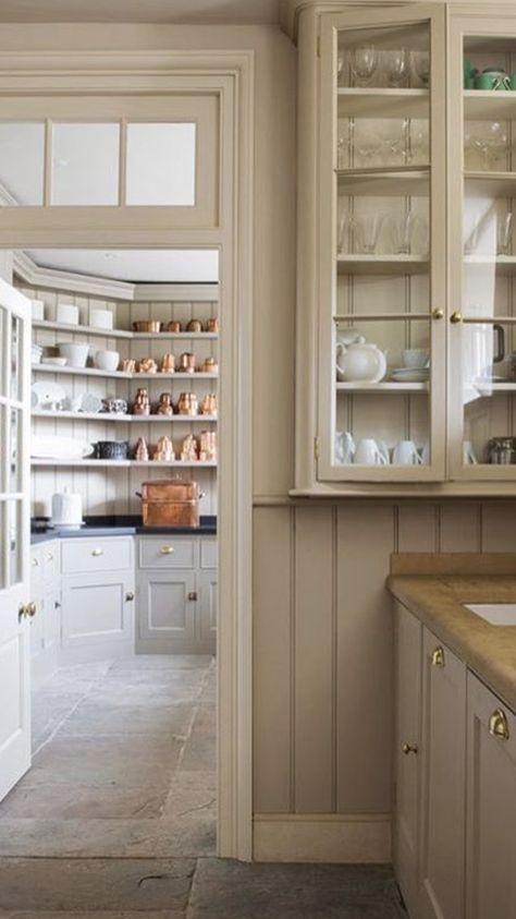 Scullery Ideas, Scullery Kitchen, Georgian Kitchen, French Kitchens, Dreamy Kitchens, Old World Kitchens, Wall Cupboards, London Kitchen, English Kitchens