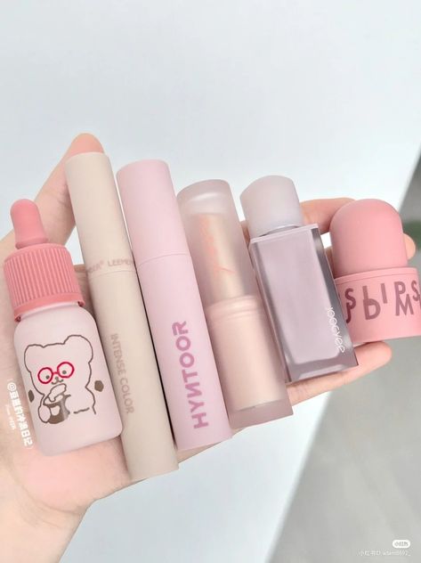 Makeup Aesthetic Korean Products, R O S I E Pink, Cute Lipstick Korean, Korean Lipstick Products, Korean Skincare Products Aesthetic, Pink Korean Aesthetic, Korean Makeup Products Aesthetic, Korean Lip Products, Korean Gadgets