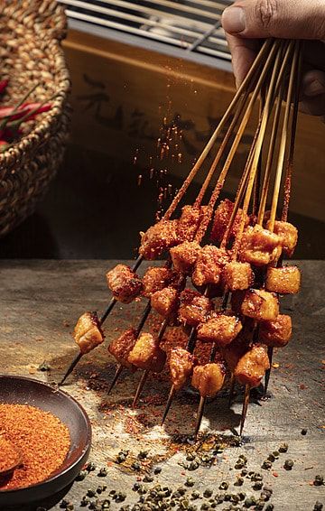 chili powder,skewers,pork,lamb,red,chinese food,food,class,photography,chart Chinese Skewers, Skewers Photography, Bbq Plating, Food Work, Grilled Chicken Skewers, Adobe Photoshop Design, Bistro Food, Images Design, Red Chili Peppers