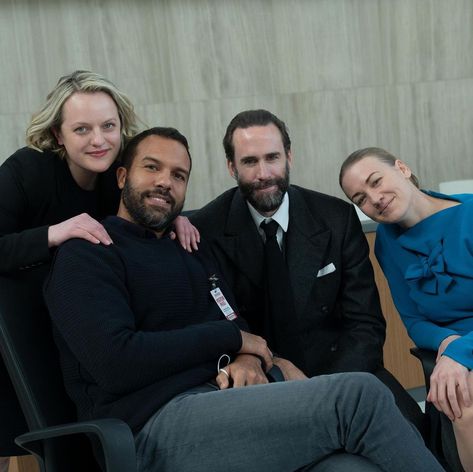 Handmaid's Tale 👽 on Instagram: “Behind the scene besties 🥰 #thehandmaidstale #handmaidsonhulu #handmaidstale #elisabethmoss #otfagbenle #josephfiennes #yvonestrahovski” Handmaid's Tale Tv, Handmaids Tale, Joseph Fiennes, The Handmaid's Tale, Round Of Applause, Elisabeth Moss, Handmaid's Tale, Behind The Scene, The Cast