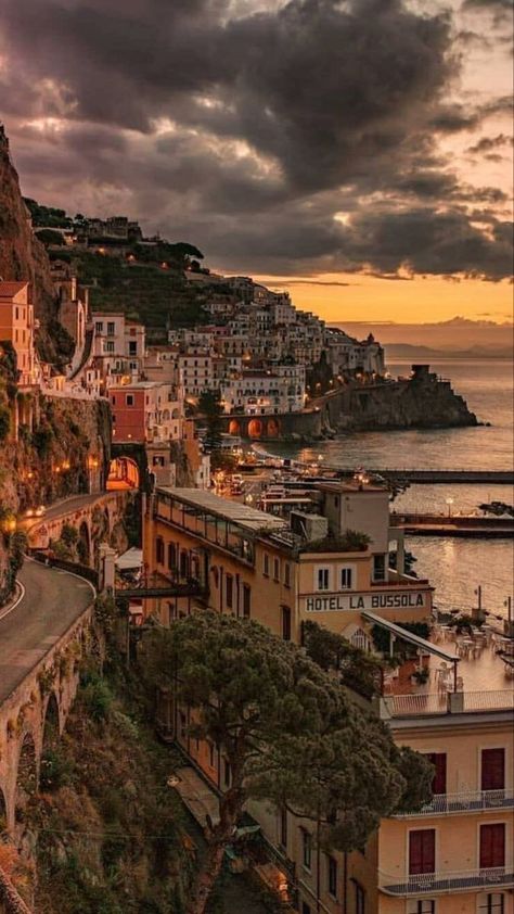 Italy Vibes, Italy Aesthetic, Pretty Landscapes, Dream Travel Destinations, City Aesthetic, Beautiful Places To Travel, Pretty Places, Sky Aesthetic, Dream Destinations