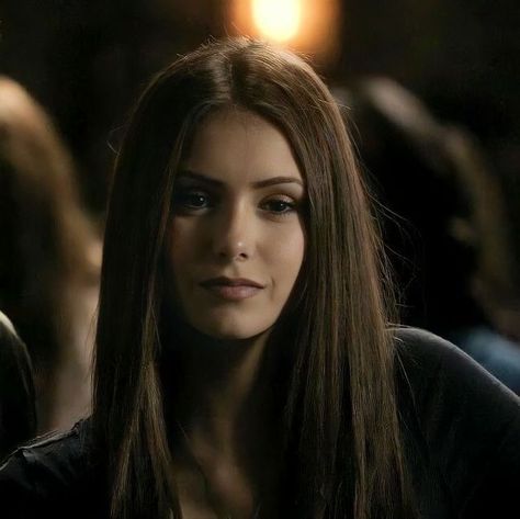 Love her bro Elena Gilbert Drawing, Sunscreen Tattoo, Tvd Originals, Wattpad Outfits, Graveyard Girl, Elena Gilbert Style, Brunette Actresses, The Vampire Diaries 3, Damon And Stefan