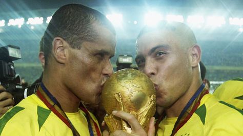 Rivaldo & Ronaldo FIFA World Cup 2002! #Soccer #Futbol #Brazil #Sports #FIFA Ronaldo 9, 2002 World Cup, Ronaldo Pictures, Brazil World Cup, Rivaldo, Speedy Recovery, Today Images, Marvel Superhero Posters, World Cup Winners