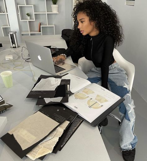 New Home Black Woman, Salon Owner Aesthetic, Goal Manifestation, Black Women Entrepreneurs, Business Vision Board, Fashion Dream Job, Women Ceo, Tech Aesthetic, Career Vision Board