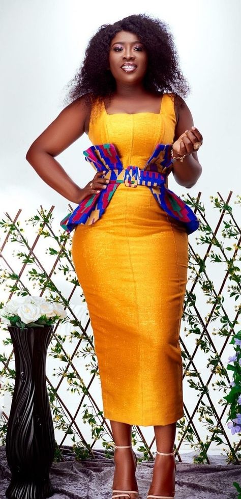 Asoebi Bridesmaids, African Attire Dresses, Kente Dress, Short African Dresses, Best African Dresses, African Fashion Skirts, Kente Styles, African Dresses Modern, African Wear Dresses