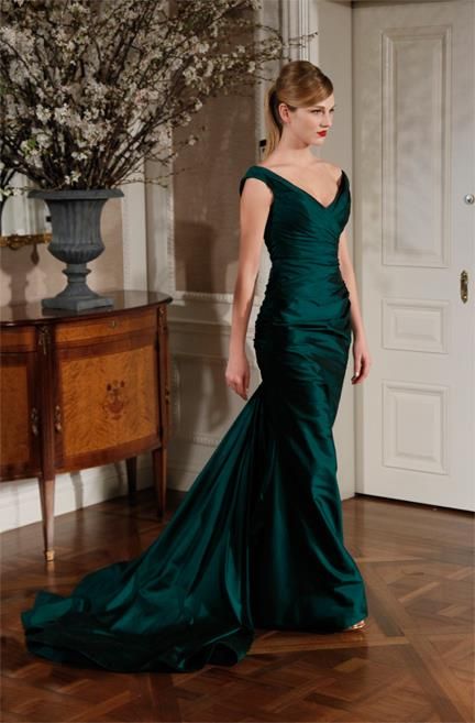 HOLIDAY GLAM: This emerald green off the shoulder silk taffeta style Romona Keveza E1126 gown is available exclusively at Stanley Korshak in Dallas, TX. Romona Keveza, Emerald Green Dresses, Chique Outfits, Green Gown, Party Outfits, Gorgeous Gowns, Designs Ideas, Beautiful Gowns, Formal Gowns