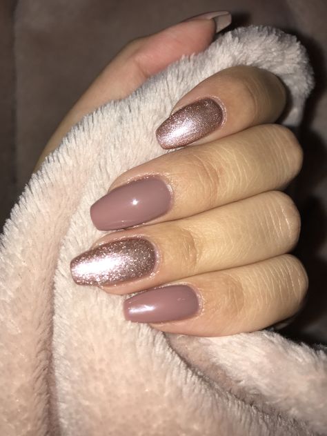 Nails With Dusty Rose Dress, Dusty Peach Nails, Nails To Go With Dusty Rose Dress, Dusty Rose Nails Acrylic Short, Desert Rose Nails Wedding, Dusty Rose Prom Nails, Nails For Dusty Rose Dress, Dusty Rose And White Nails, Dusty Rose Wedding Nails For Bride