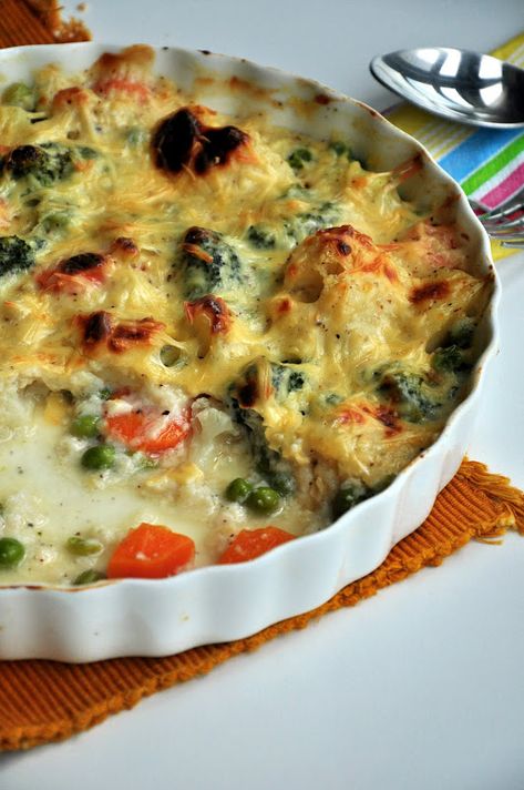 Chicken In White Sauce, Veggie Casserole Healthy, Chicken White Sauce, Vegetable Bake Recipes, Chicken Shawarma Recipe, White Sauce Recipes, Indian Veg Recipes, Shawarma Recipe, Veggie Casserole