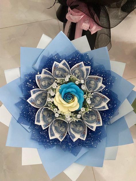 Money Boquetes Of Flowers Philippines, Graduation Flowers Bouquet Blue, Mini Money Bouquet, Money Bouquet For Men, Money Bouquet Aesthetic, Small Money Bouquet, Dollar Bouquet, Money Bouquet Ideas, Money Flower Bouquet