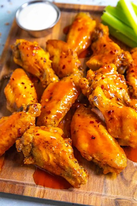 Buffalo Wings Recipe Louisiana Hot Sauce Recipe, Chicken Sauces, Mexican Sauces, Wings Sauce, Chicken Tortillas, Nye 2024, Buffalo Sauce Recipe, Baked Buffalo Wings, Recipes Chili